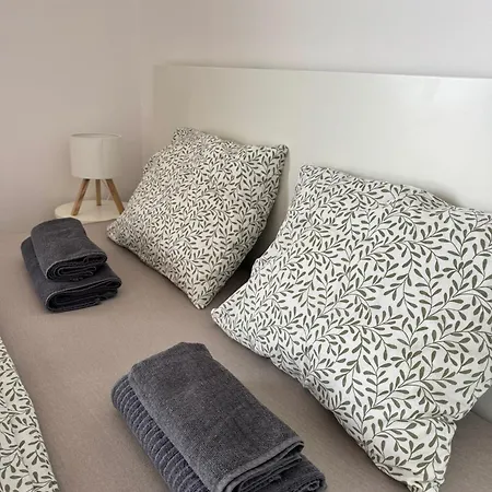 Airport Apartman Visek Chyne Exterior photo